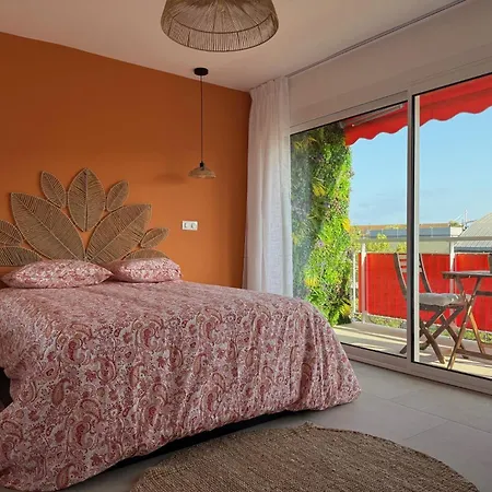 Apartment A Deux Pas Du Port Et De La Basilique De Saint Raphael, Restaurants, Plages Et Marche Nocturne Fréjus