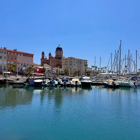 A Deux Pas Du Port Et De La Basilique De Saint Raphael, Restaurants, Plages Et Marche Nocturne Fréjus